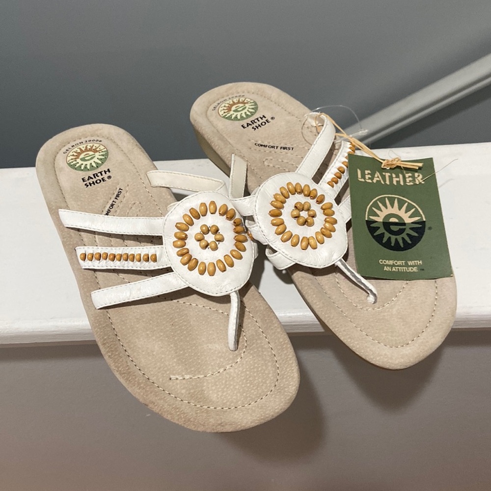 Earth Shoe Leather white leather tan beads Gelron 2000 Sandals size 10 NWT